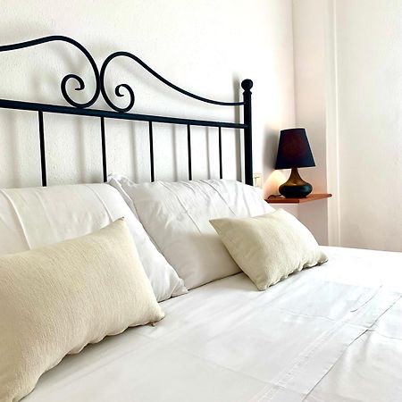 אולביה Square Inn Apartment מראה חיצוני תמונה