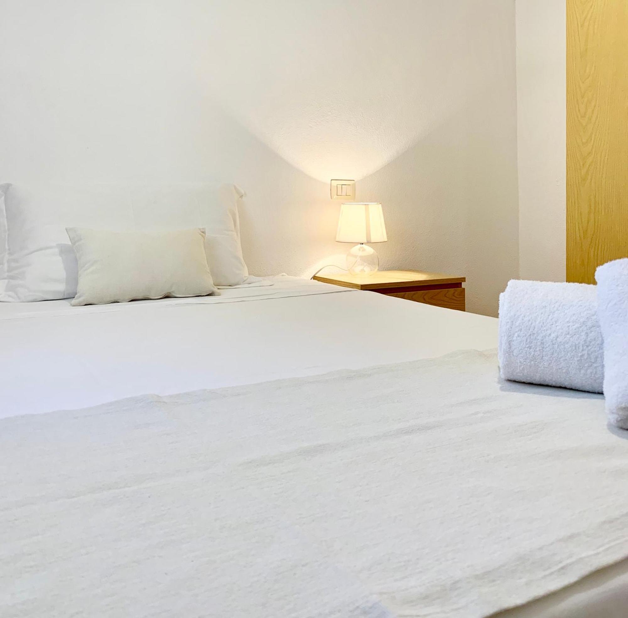 אולביה Square Inn Apartment מראה חיצוני תמונה
