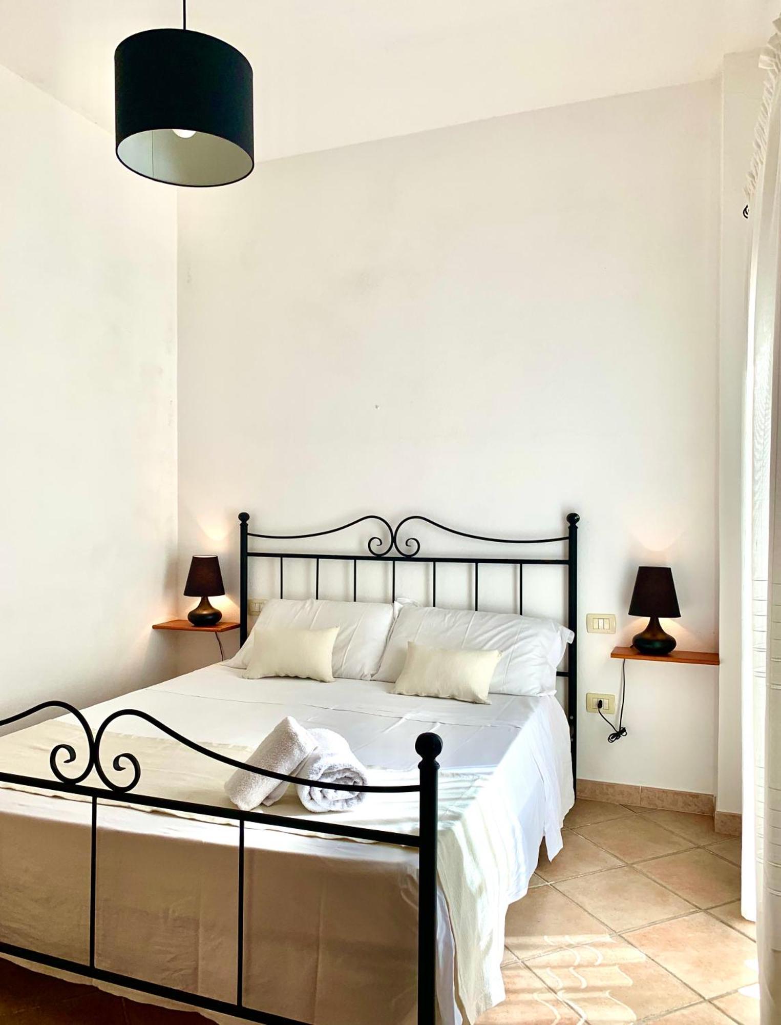 אולביה Square Inn Apartment מראה חיצוני תמונה