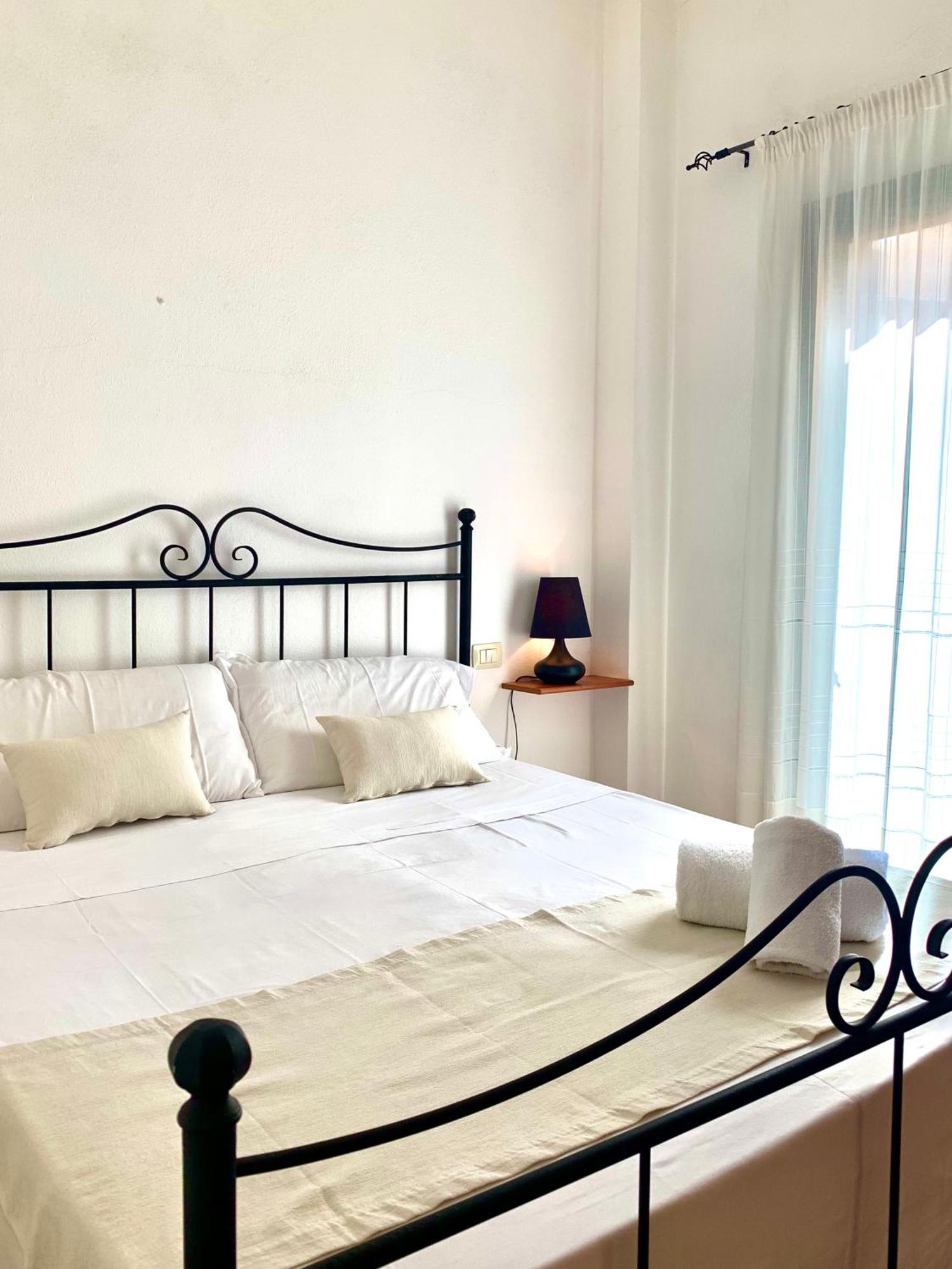 אולביה Square Inn Apartment מראה חיצוני תמונה